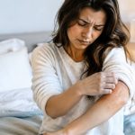 Boutons allergie acariens : symptômes, causes et solutions efficaces